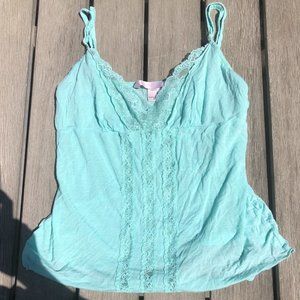 Lovely Victoria’s Secret tank w lace detail 💚 S